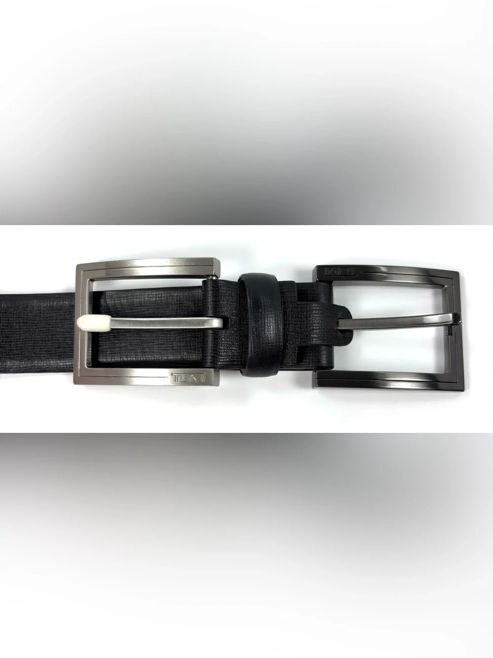 TUMI Men’s Saffiano Leather Belt Size 36 Black 2 Interchangeable Buckles NWT